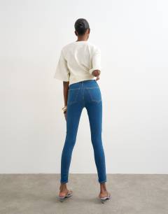 Model wearing Joni high rise skinny jean in vintage blue