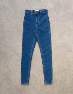 Model wearing Joni high rise skinny jean in vintage blue