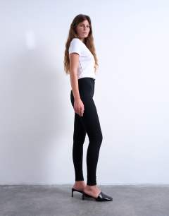 Model wearing Joni skinny high rise jean in black