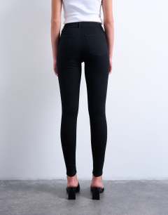 Model wearing Joni skinny high rise jean in black