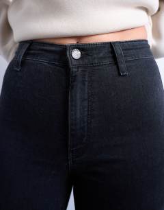Model wearing Joni skinny high rise jean in washed black