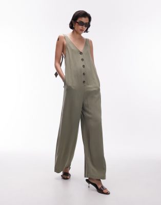 Topshop - Jumpsuit in Khaki mit V-Ausschnitt, Knopfleiste und geknoteten Trägern-Grün