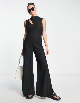 Topshop - Jumpsuit in Schwarz mit Schlitz am Ausschnitt und weitem Bein