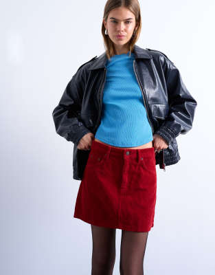 Topshop - Jupe courte à basque en velours côtelé - Rouge