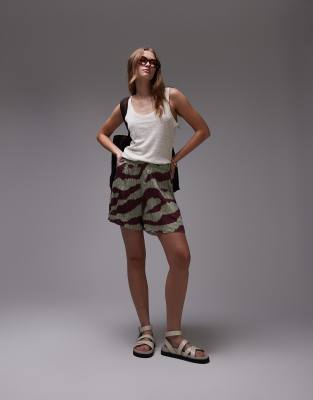 Topshop - Kakigrønne shorts med vide ben og zebraprint i krølstof - view 1