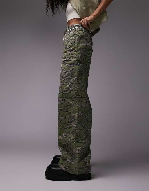 Topshop - Kakigrønne ultitiybukser med vide ben og camouflage-print, 4 af 4