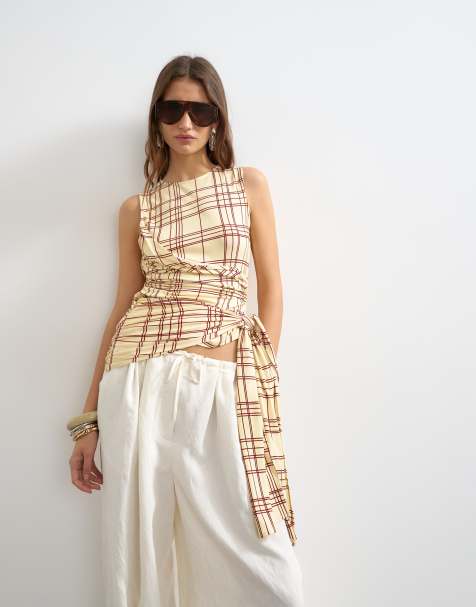 Topshop – Kariertes, drapiertes Wickel-Tanktop in Buttermilchgelb mit Bindedetail - view 1