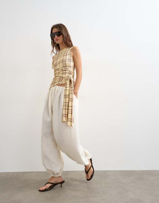 Topshop – Kariertes, drapiertes Wickel-Tanktop in Buttermilchgelb mit Bindedetail  , 2 von 4
