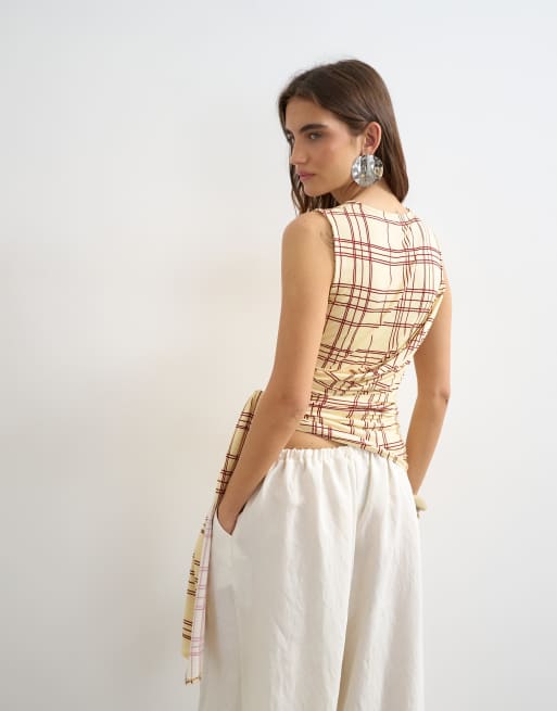Topshop – Kariertes, drapiertes Wickel-Tanktop in Buttermilchgelb mit Bindedetail  , 3 von 4