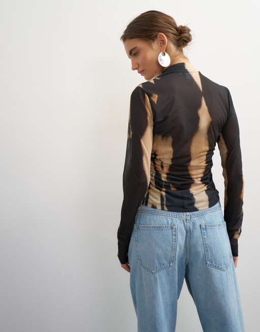 Topshop kariertes Mesh-Top mit langen Ärmeln und Stehkragen im Monoprint, 2 von 4