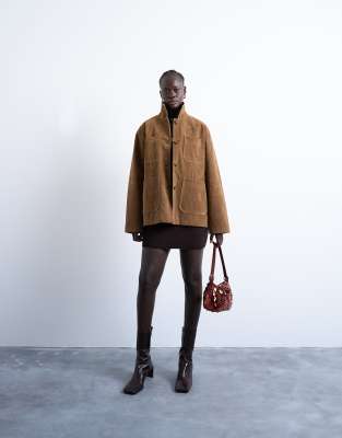 Topshop - Kastige, lässige Hemdjacke aus Wildlederimitat in Hellbraun-Brown