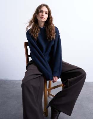 Topshop - Kastiger Strickpullover in Marineblau mit weiten Ärmeln und mittelhohem Rundhalsausschnitt