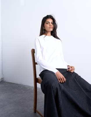 Topshop - Kastiges, langärmliges T-Shirt in Weiß