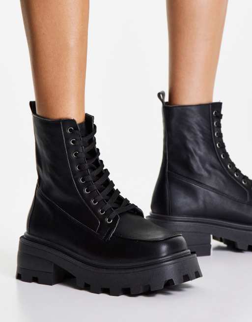 Topshop – Kayla – Masywne sznurowane botki w kolorze czarnym