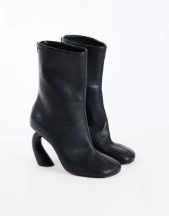 Model wearing Kendal structured heel sock boot in black