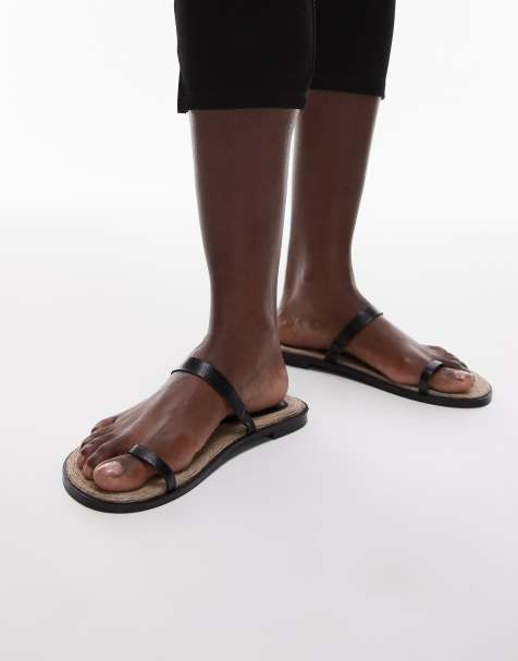 Topshop – Kik – Flache Sandalen aus Echtleder in Schwarz mit Zehenschlaufe - view 1