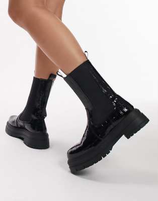 Topshop Kiki pull on chelsea boot in black croc - ASOS Price Checker