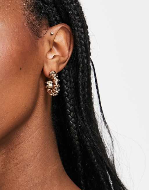Topshop – Kleine Creolen in Goldoptik mit geriffeltem Design