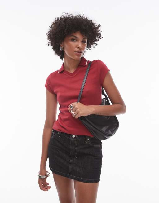 Topshop – Knapp geschnittenes Polo-Oberteil in Rot mit Zierstreifen