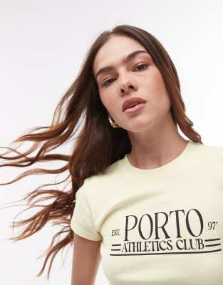 Topshop - Knapp geschnittenes T-Shirt in Buttermilchgelb mit Porto-Grafik