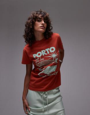 Topshop - Knapp geschnittenes T-Shirt in Rostrot mit „Porto"-Grafikprint-Orange