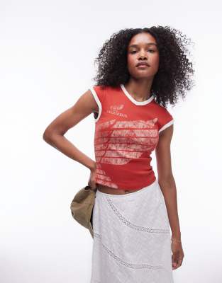 Topshop - Knapp geschnittenes T-Shirt in Rot mit lizenzierter Honda-Grafik und V-Ausschnitt