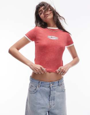 Topshop - Knapp geschnittenes T-Shirt in verwaschenem Rot mit „Palermo"-Grafikprint