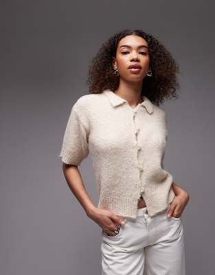 Topshop - Knapp sitzendes Strickhemd aus Wollmix in Ecru mit Knopfleiste-Weiß