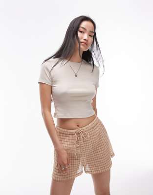 Topshop - Knappes Alltags-T-Shirt in Stone-Neutral