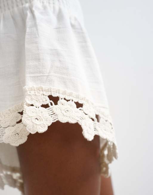 Topshop - Knicker shorts met gesmokt detail in ecru, 2 van 5