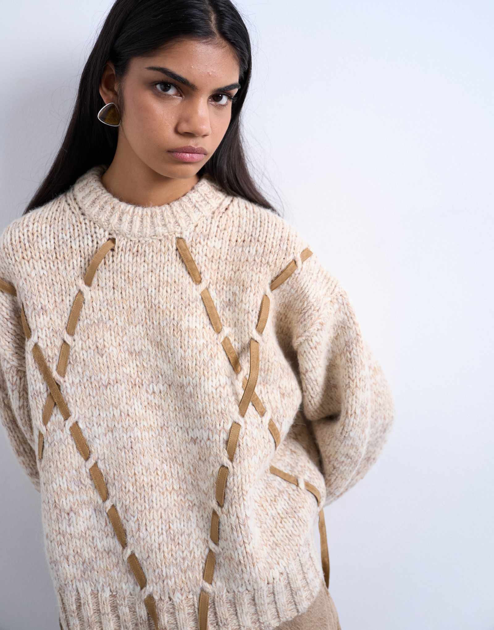Вязаный свитер Topshop в стиле аргайл с кожаным ремешком коричневого цвета