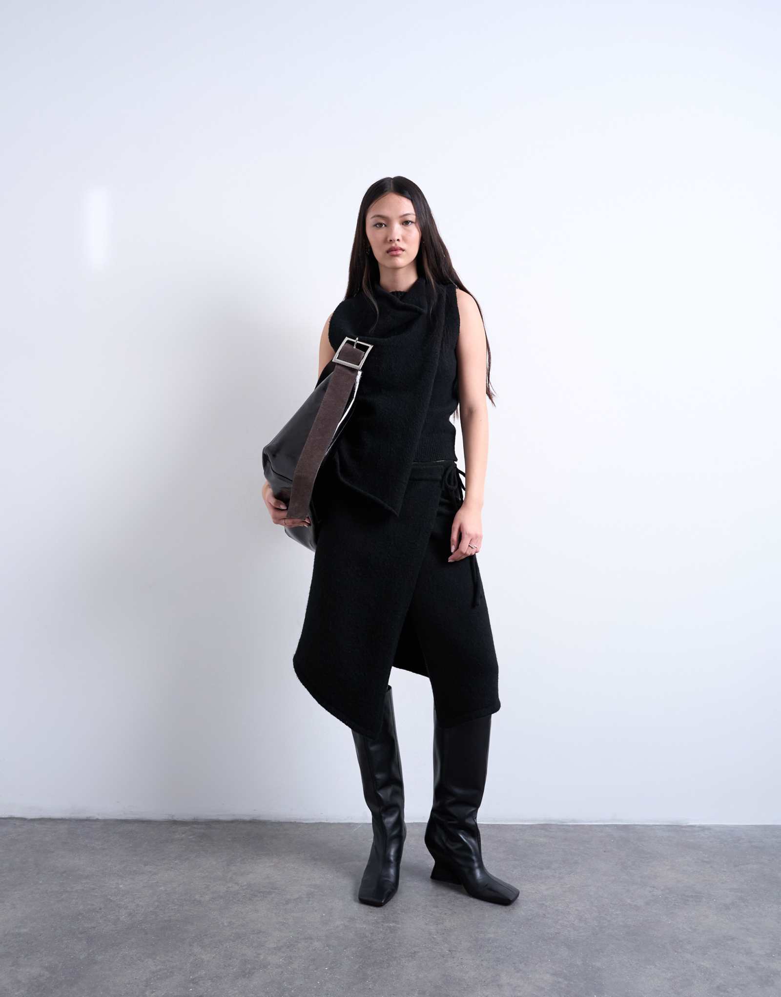 Трикотажная асимметричная юбка с запахом от Topshop черного цвета - часть комплекта