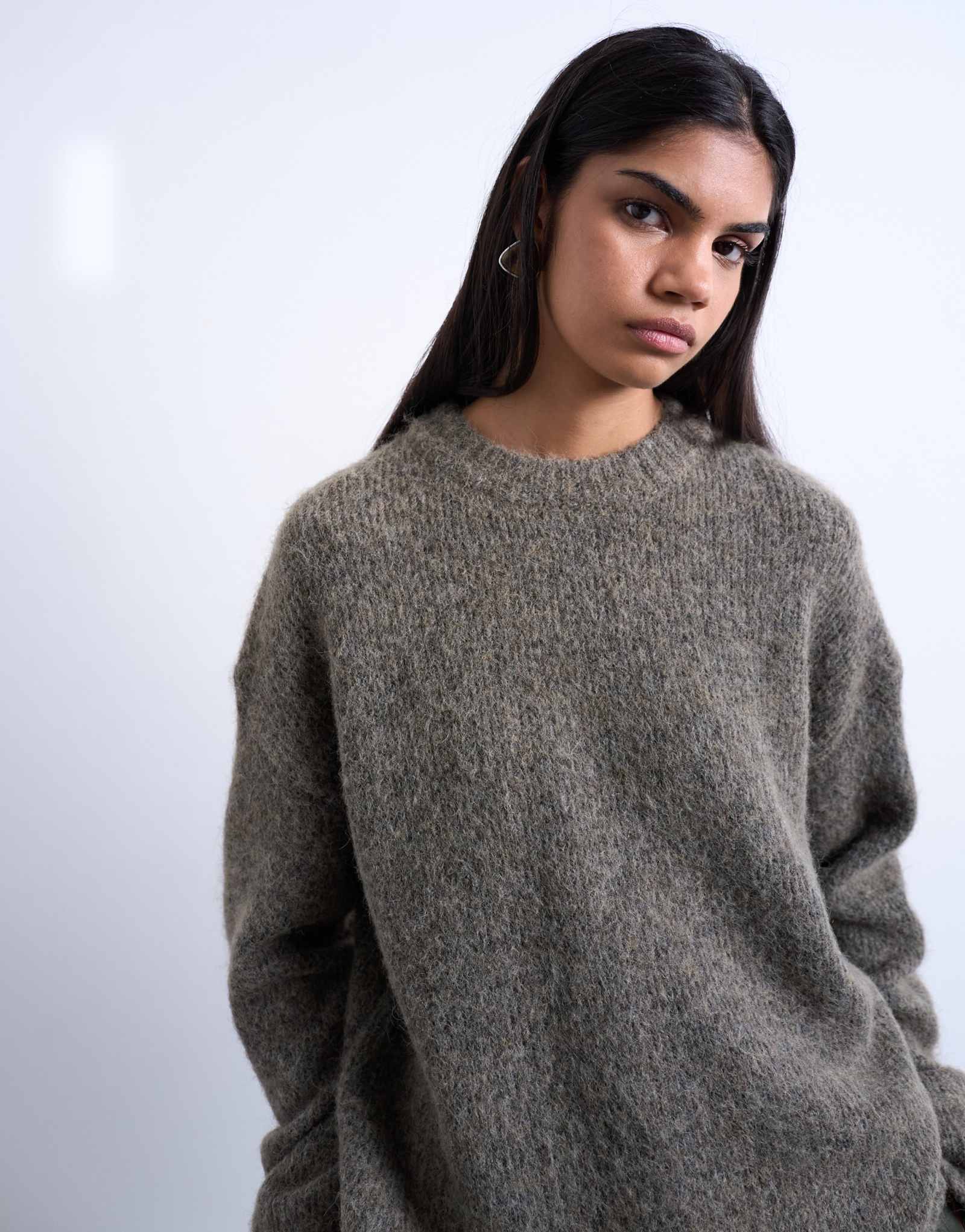 Вязаный от Topshop квадратный пушистый свитер с круглым вырезом коричневого цвета