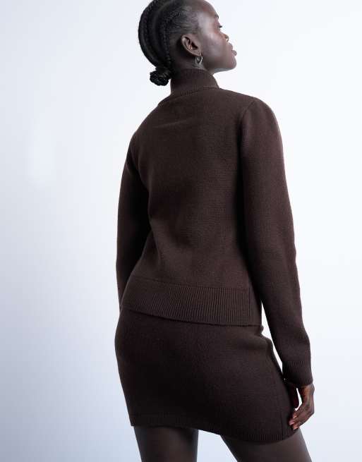 Topshop – Kompakter Strickpullover in Schokobraun mit Stehkragen und durchgehendem Reißverschluss