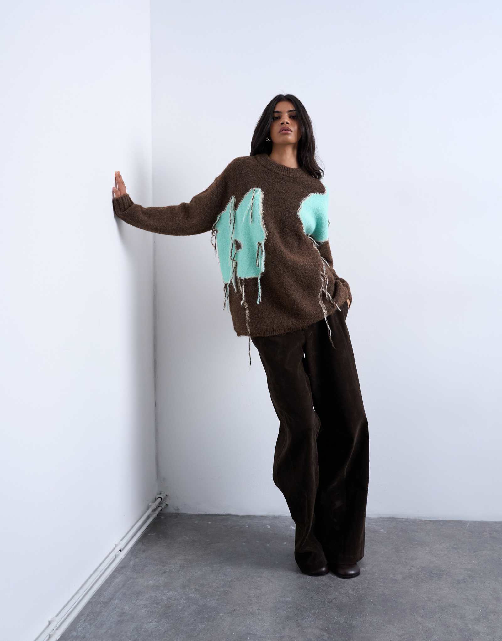 Вязаный свитер Topshop с цветочными кисточками шоколадного цвета