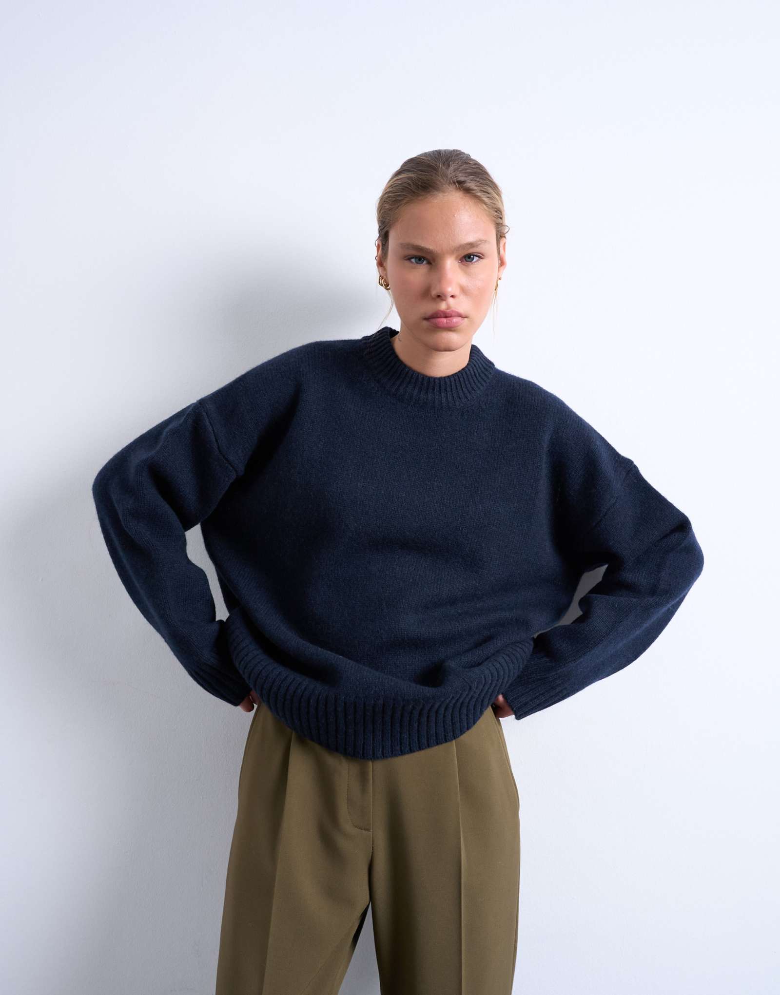 Вязаный свитер премиум-класса из овечьей шерсти темно-синего цвета от Topshop
