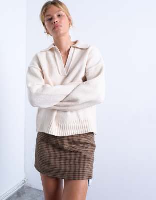 knit v neck collar sweater in oat-Neutral