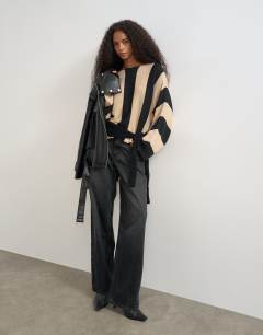 Model wearing Knited long sleeve tie front jumper in mono stripe