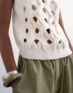 Model wearing Knitted 3D tank in ivory