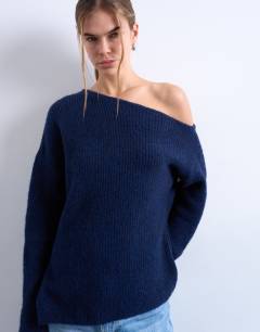 Model wearing Knitted asymmetric one shoulder top in navy