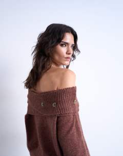Model wearing Knitted bandeau button detail top 