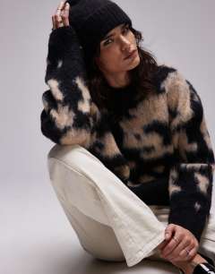 Model wearing Knitted blur brushed floral animal oversized jumper in neutral