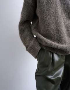 Model wearing Knitted boxy fluffy crew jumper in brown