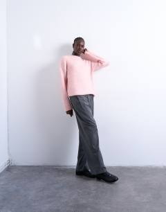 Model wearing Knitted boxy fluffy crew jumper in pink