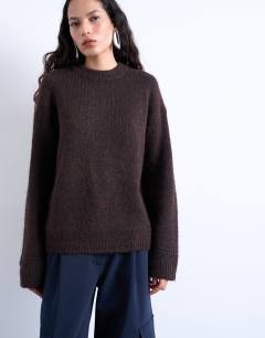 Model wearing Knitted boxy fluffy crew neck jumper in chocolate