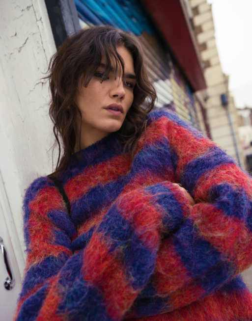 Topshop knitted boysy ultra fluffy stripe oversized jumper in red and blue, 3 of 4