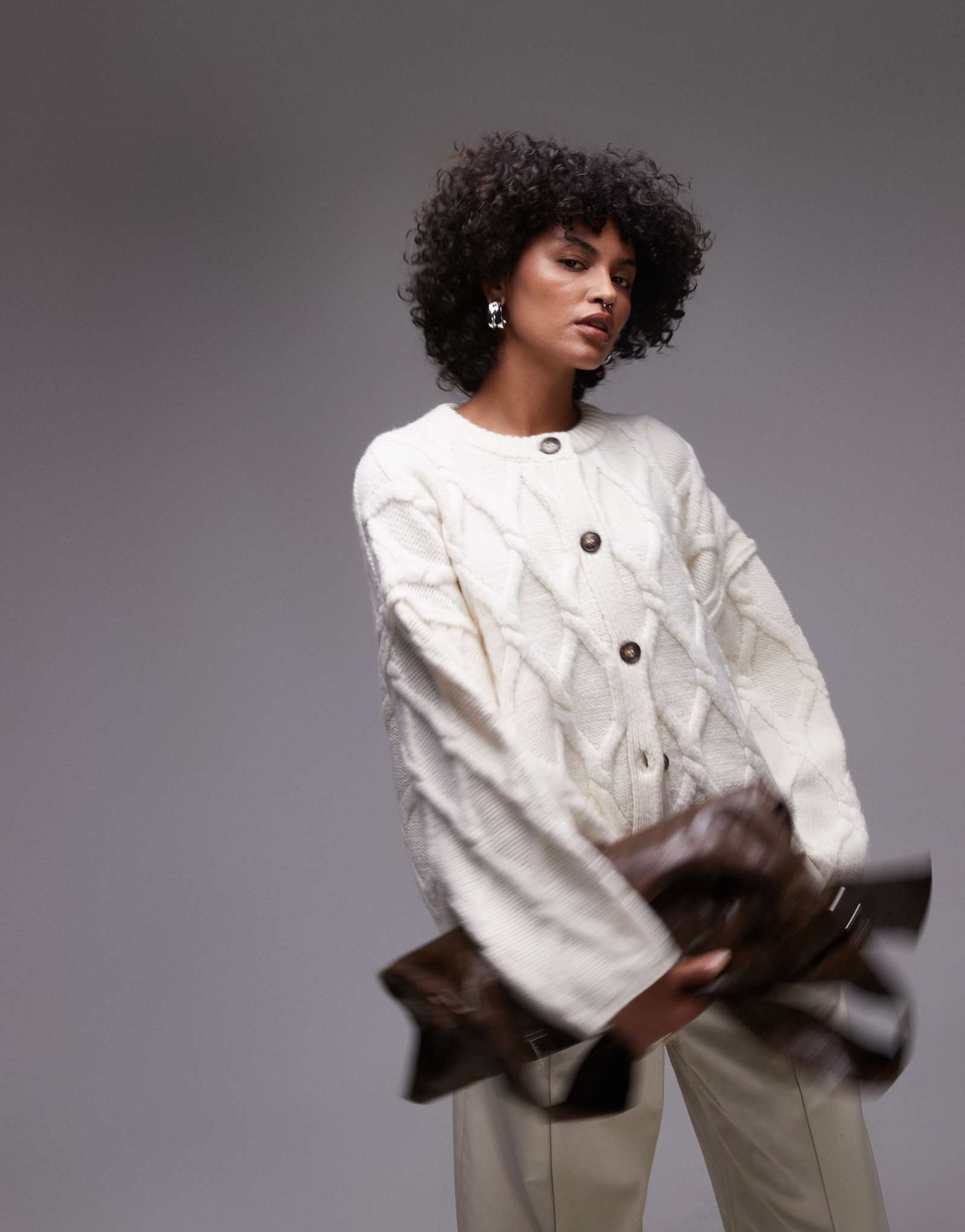 Трикотажная шлейфовая деталь Topshop clean crew oversize cardi белого цвета