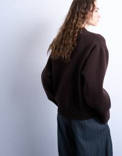Model wearing Knitted chunky all needle clean crew jumper in chocolate