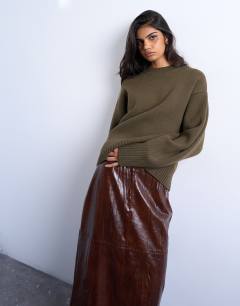 Knitted chunky all needle clean crew jumper in khaki