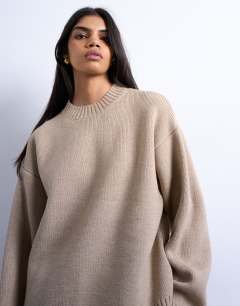 Model wearing Knitted chunky all needle clean crew jumper in oat